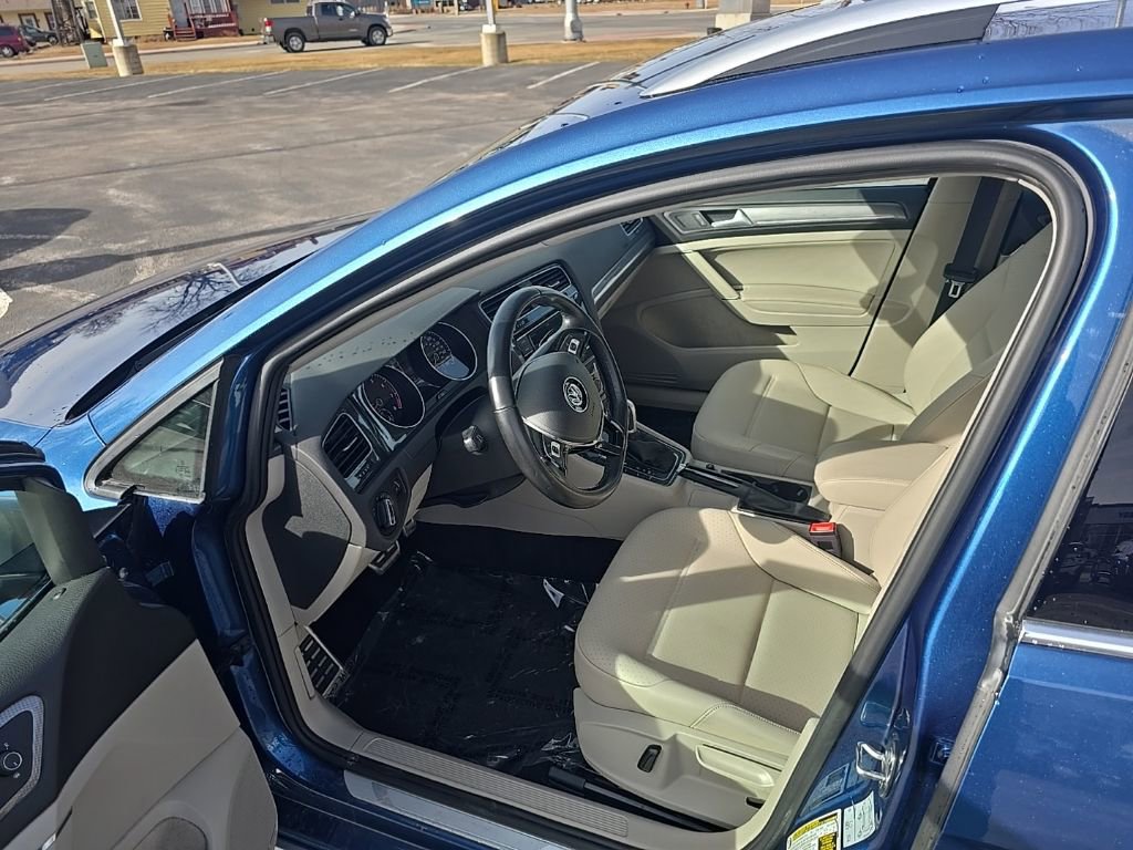 Used 2019 Volkswagen Golf Alltrack S image 9