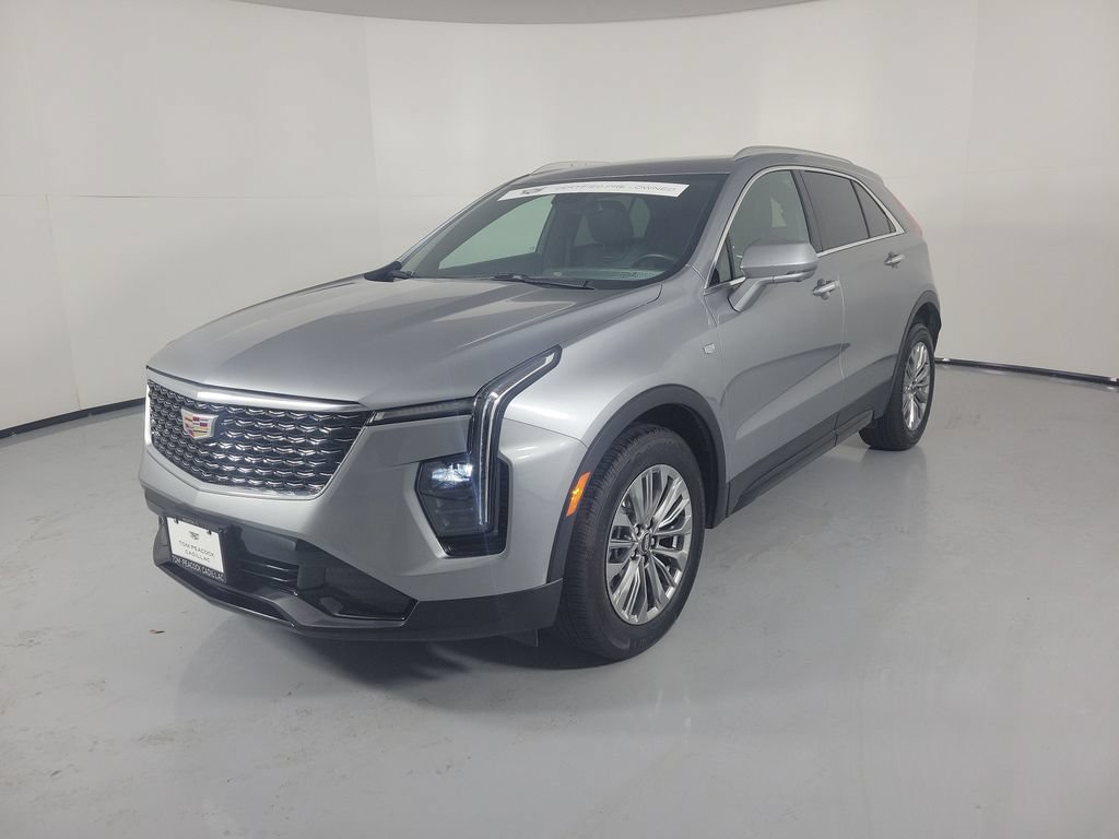 Used 2025 Cadillac XT4 Premium Luxury FWD image 2