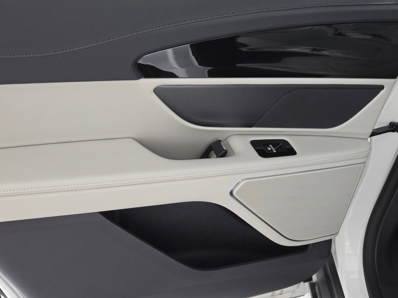 New 2026 Lincoln Nautilus Premier w/ Jet Appearance Package image 22