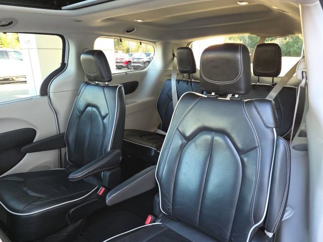 Used 2023 Chrysler Pacifica Limited FWD image 21