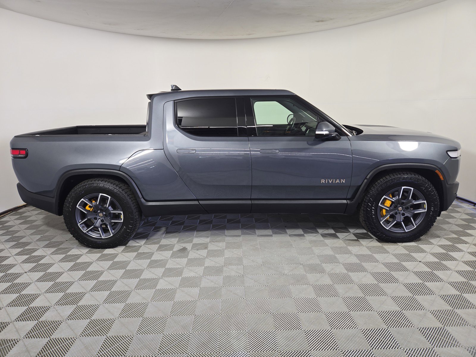 Used 2022 Rivian R1T Launch Edition image 6