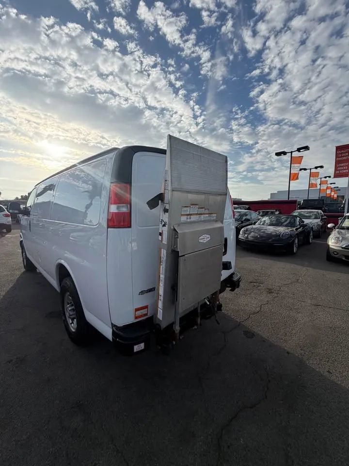 Used 2021 Chevrolet Express 3500 w/ Driver Convenience Package RWD image 5