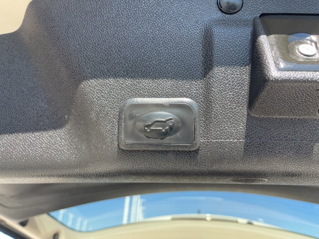 Used 2015 GMC Acadia SLT image 12