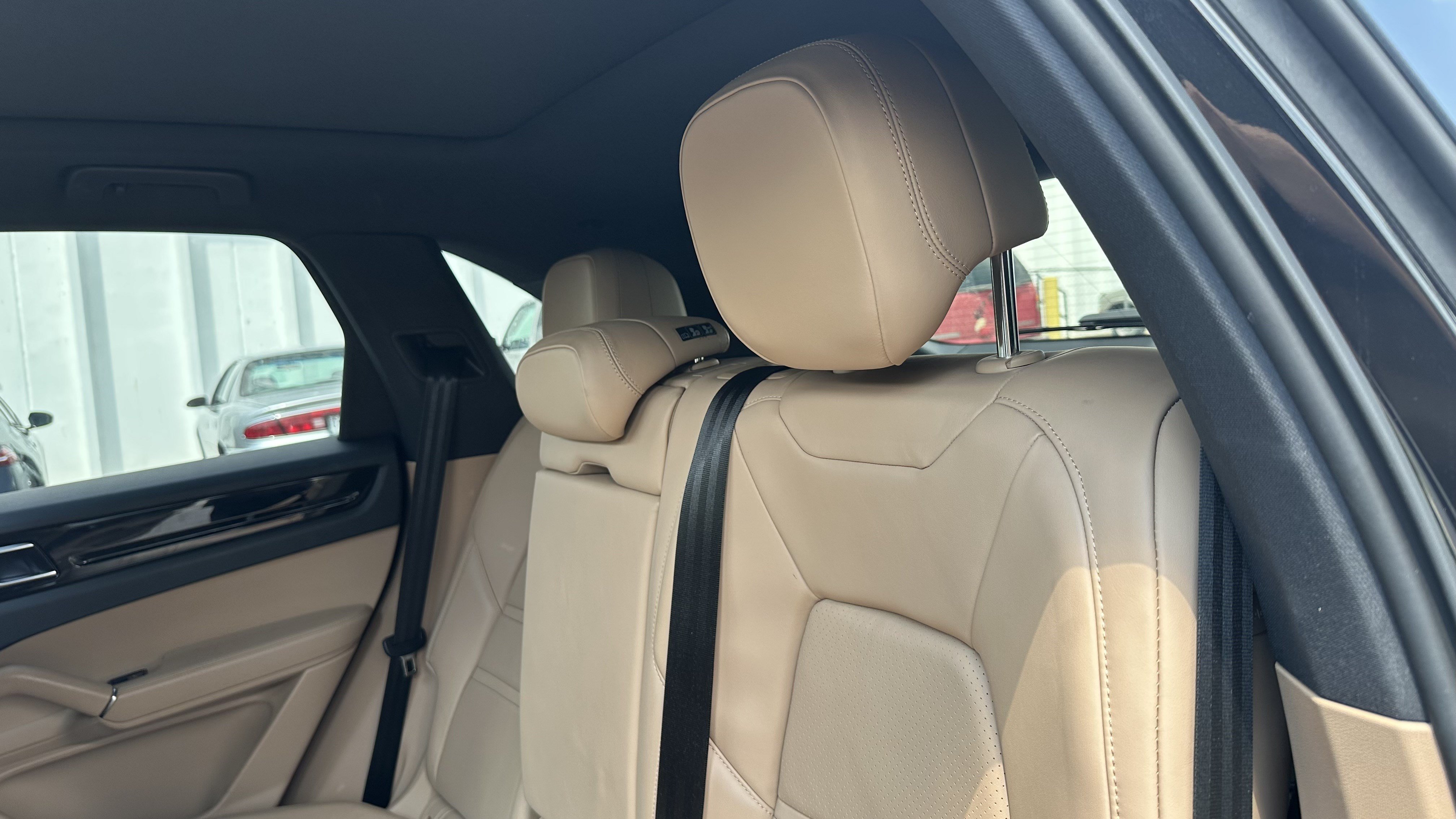 Used 2020 Porsche Cayenne AWD/4WD image 32