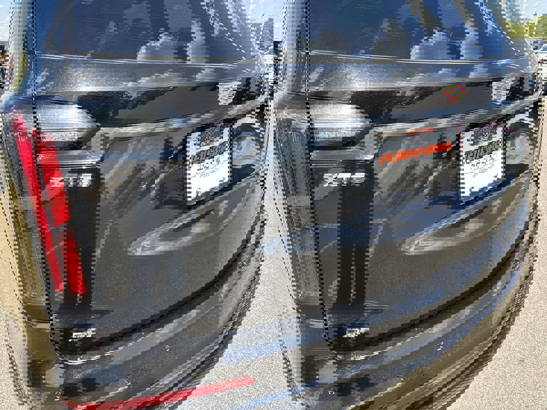 Used 2021 Cadillac XT6 Sport w/ LPO, ONYX Package image 32