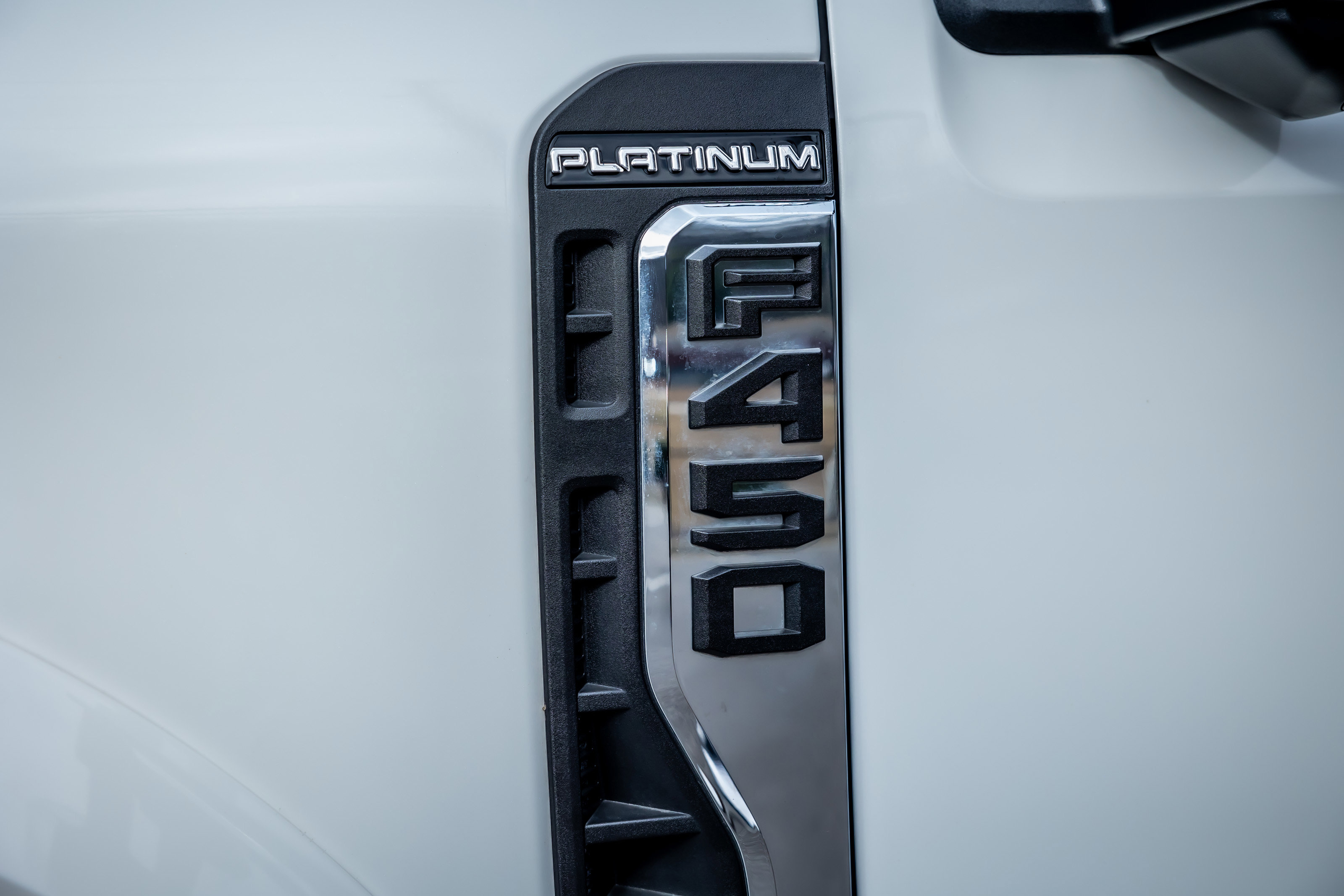 Used 2024 Ford F450 Platinum w/ FX4 Off-Road Package image 20