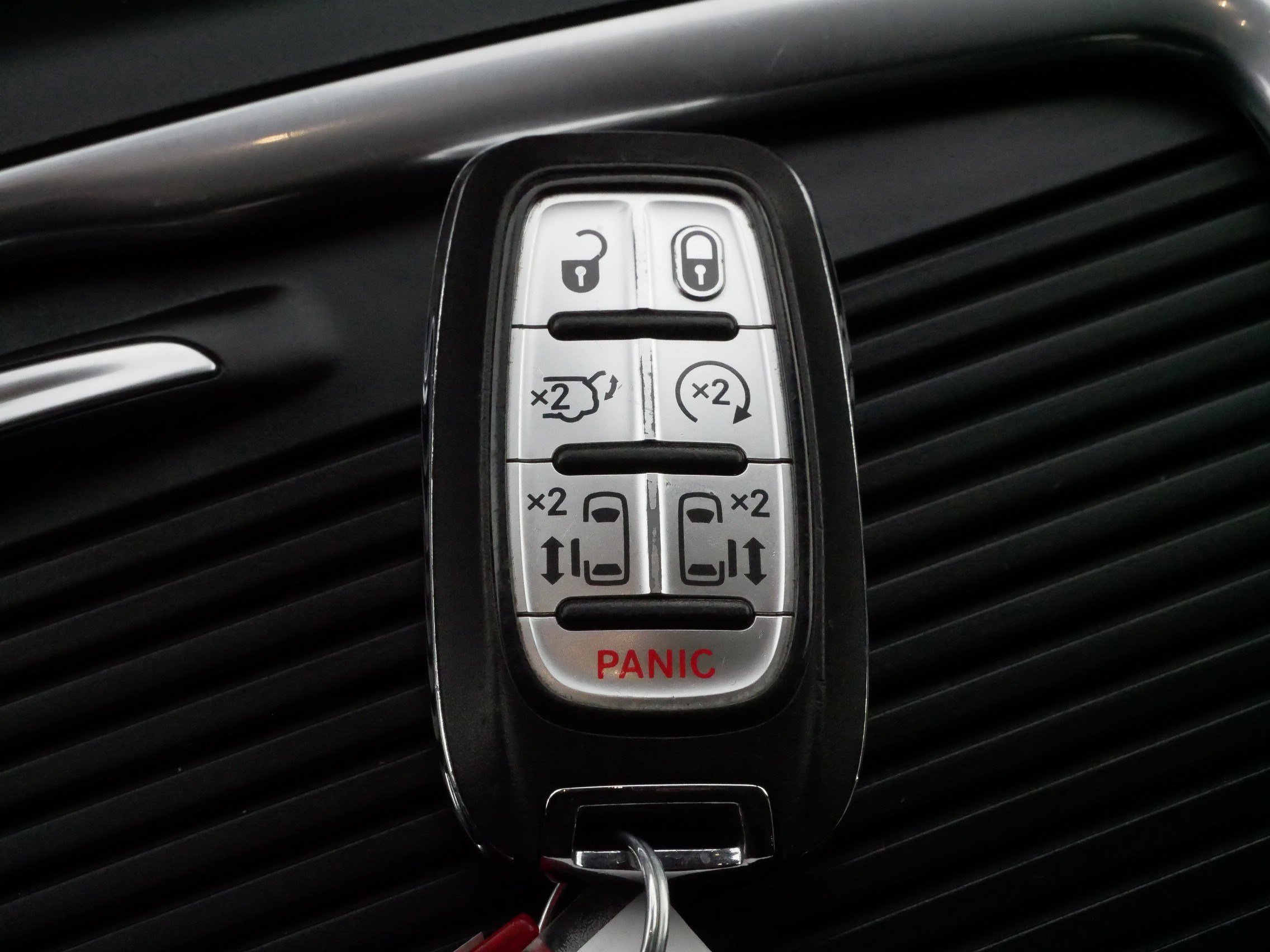 Used 2023 Chrysler Pacifica Touring-L image 32