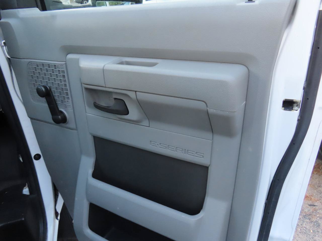 Used 2014 Ford E-150 and Econoline 150 RWD image 17