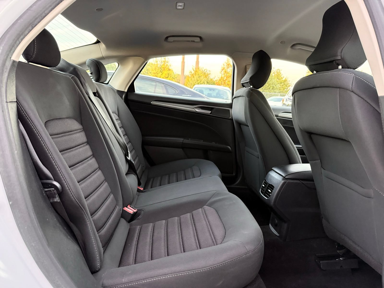 Used 2019 Ford Fusion SE FWD image 17