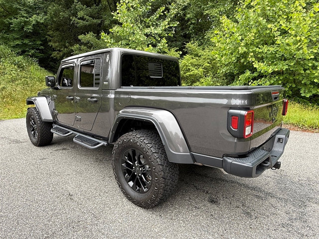 Used 2025 Jeep Gladiator Sport AWD/4WD image 9