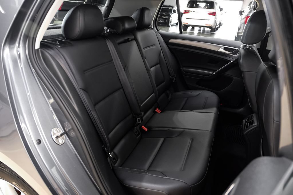 Used 2015 Volkswagen Golf S FWD image 33