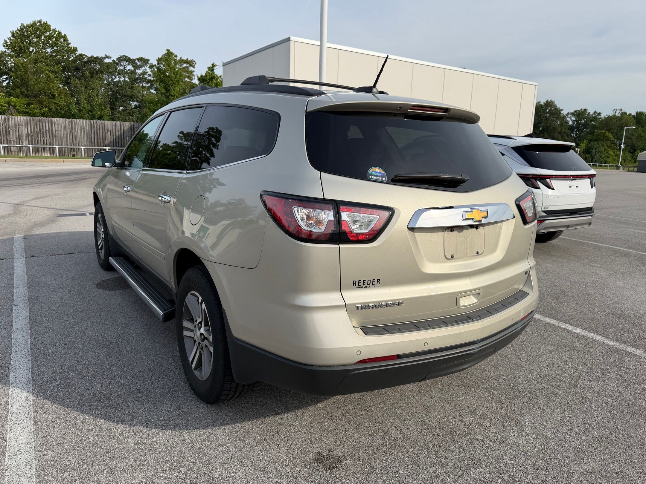 Used 2017 Chevrolet Traverse LT w/ Traveler's Package FWD image 3