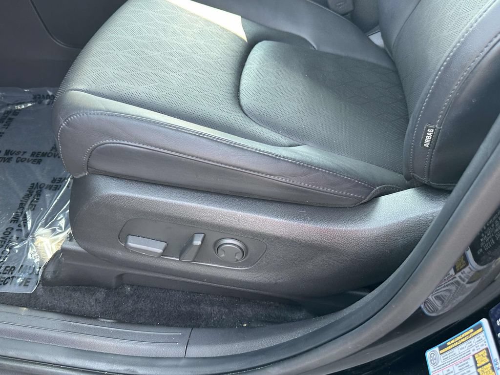 New 2024 Kia Carnival LX FWD image 17