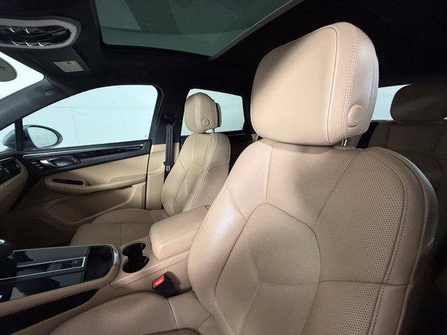 Used 2023 Porsche Macan AWD/4WD image 5