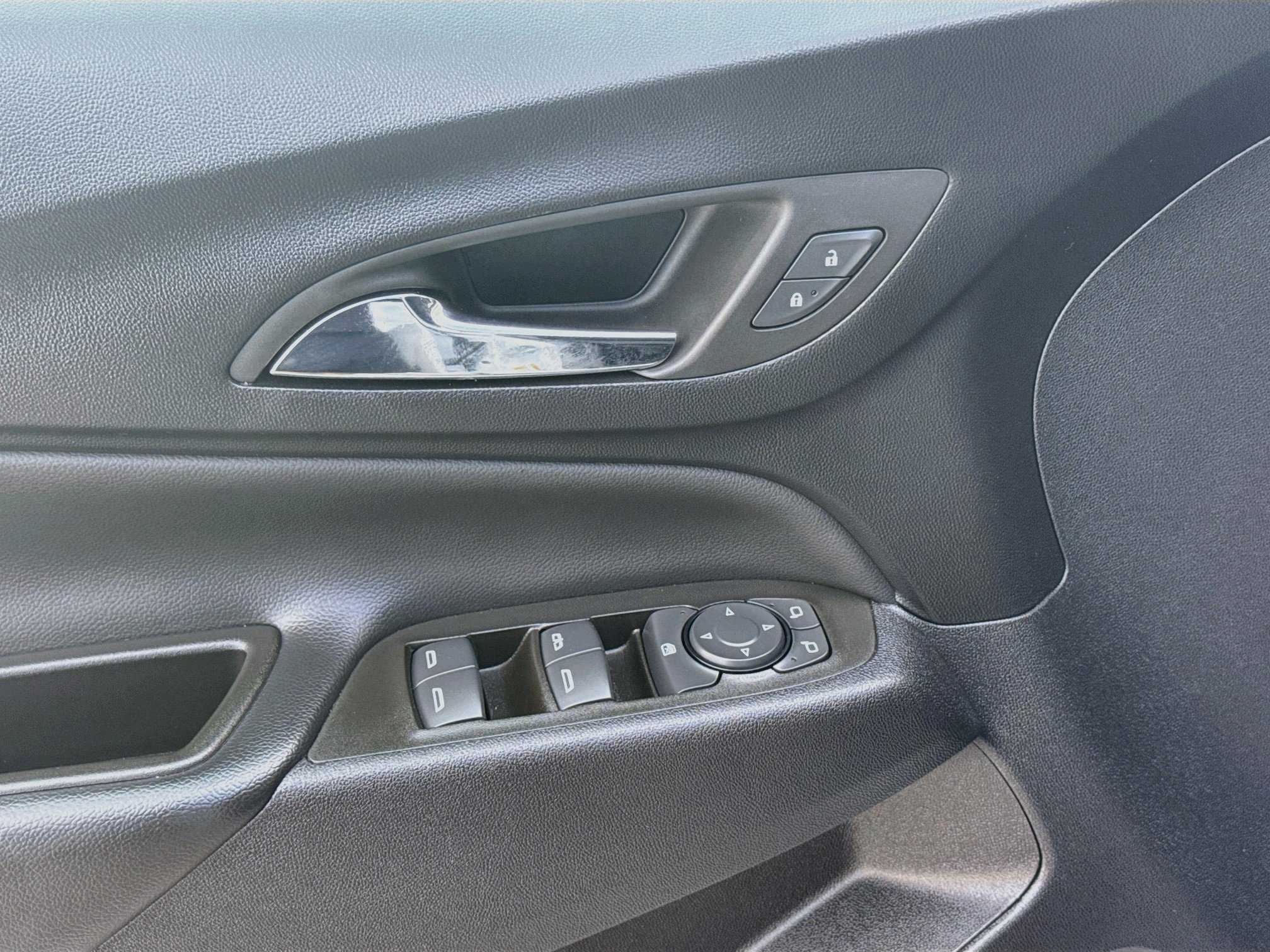 Used 2023 Chevrolet Equinox LT FWD image 14