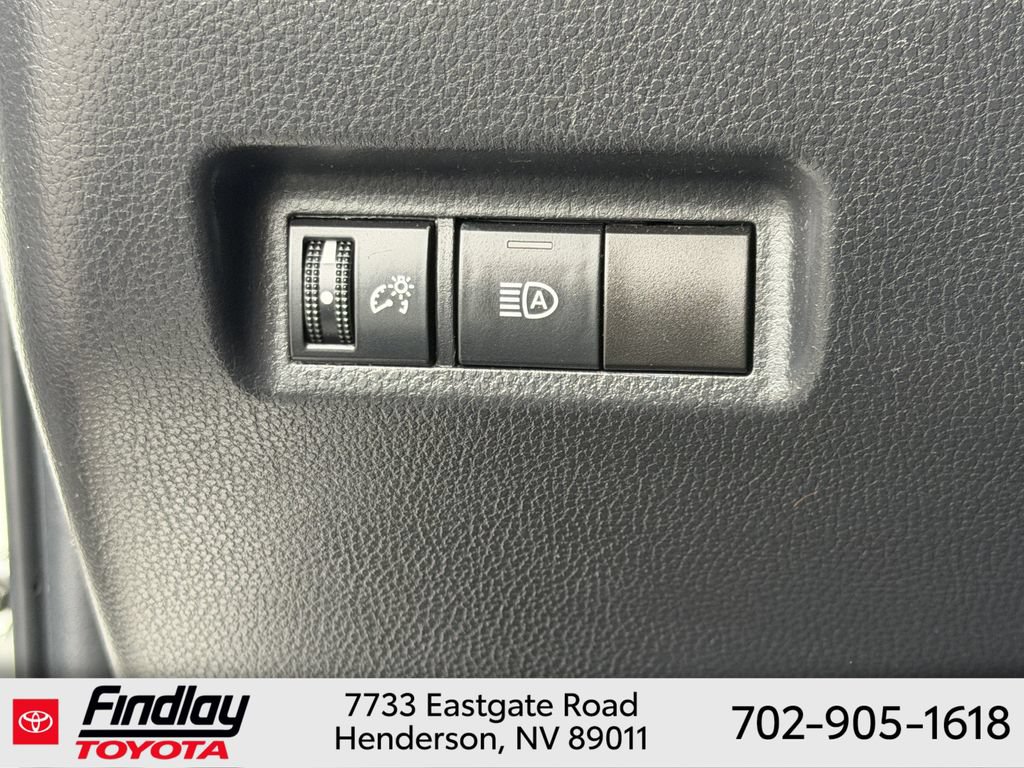 Used 2022 Toyota RAV4 LE FWD image 22