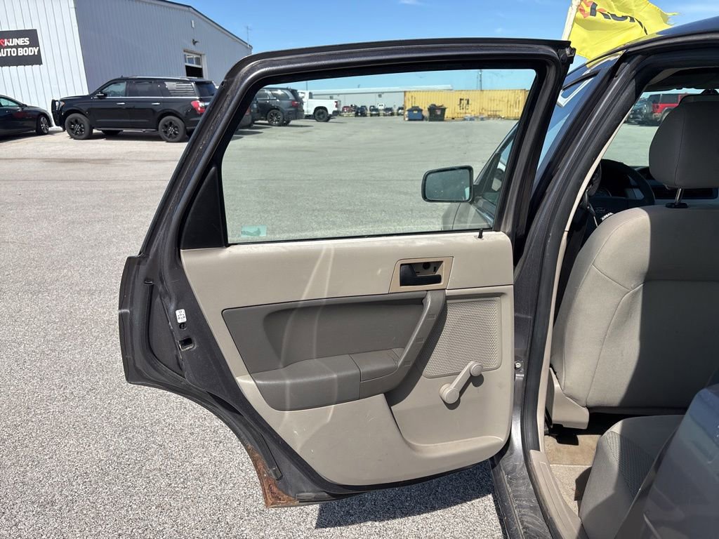 Used 2011 Ford Focus S FWD image 21