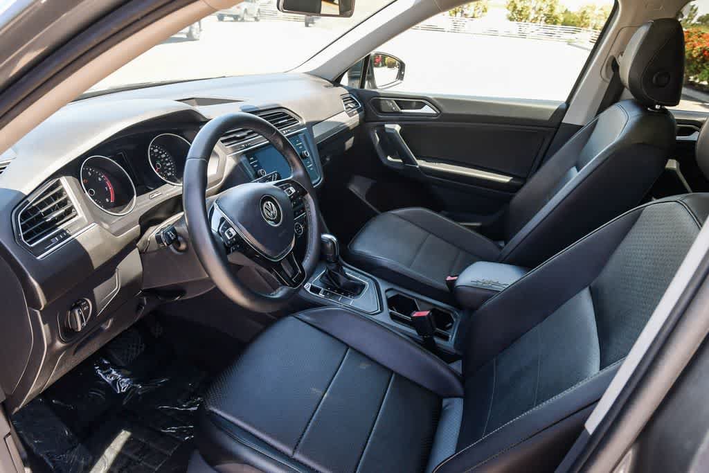 Used 2020 Volkswagen Tiguan SE w/ Panoramic Sunroof Package FWD image 16