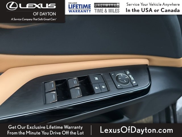Used 2025 Lexus ES 300h w/ Luxury Package image 13