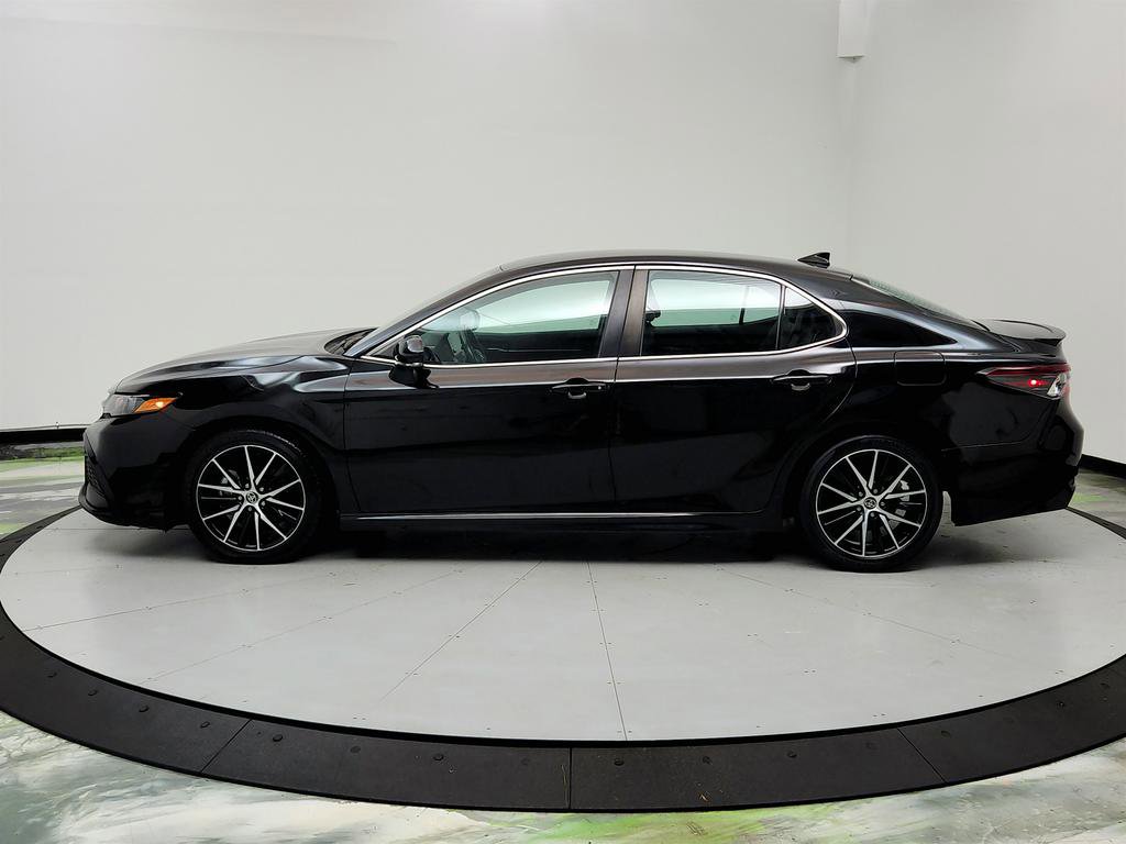 Used 2023 Toyota Camry SE image 5