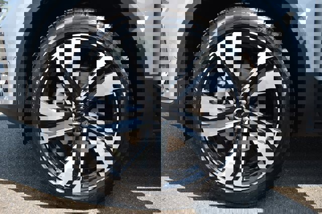 Used 2025 Volvo XC40 B5 Plus w/ Climate Package image 10