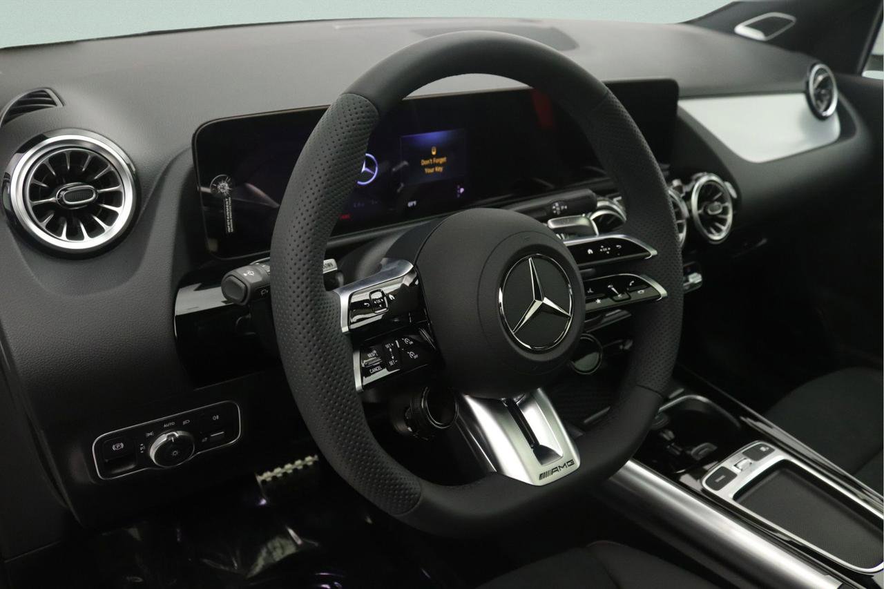 New 2026 Mercedes-Benz GLA 35 AMG 4MATIC image 4