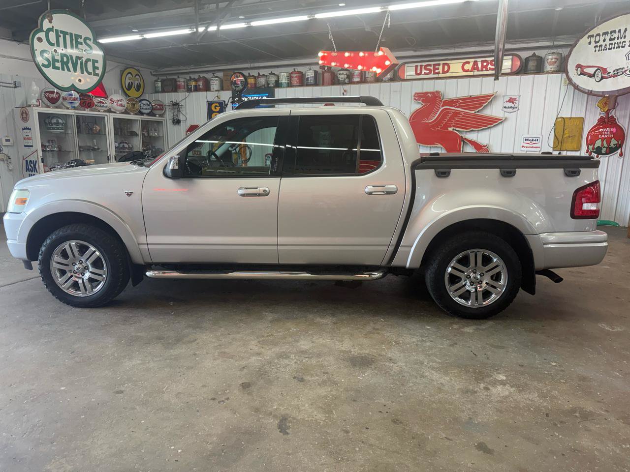 Used 2007 Ford Explorer Sport Trac Limited RWD image 2