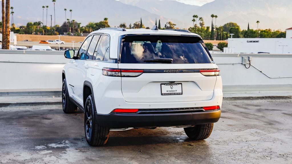 New 2025 Jeep Grand Cherokee Altitude image 7
