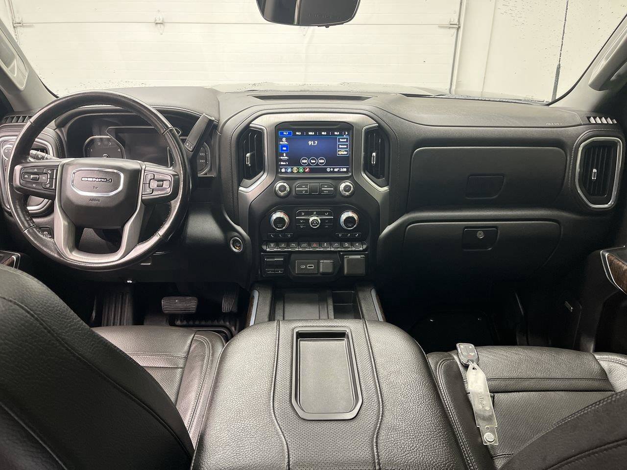 Certified 2021 GMC Sierra 2500 Denali w/ Denali Black Diamond Edition AWD/4WD image 4