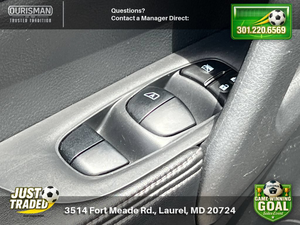 Used 2019 Nissan Rogue S AWD/4WD image 9