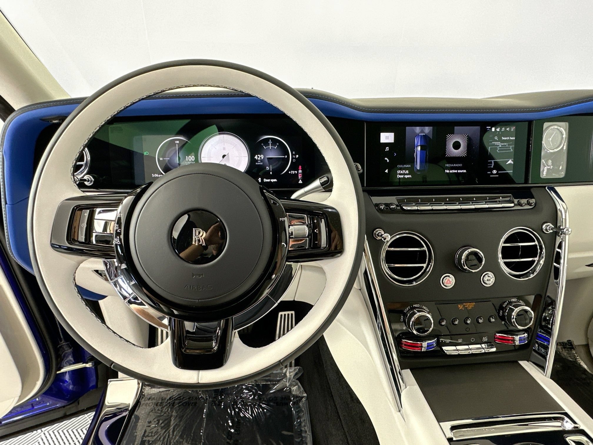 New 2026 Rolls-Royce Cullinan AWD/4WD image 12