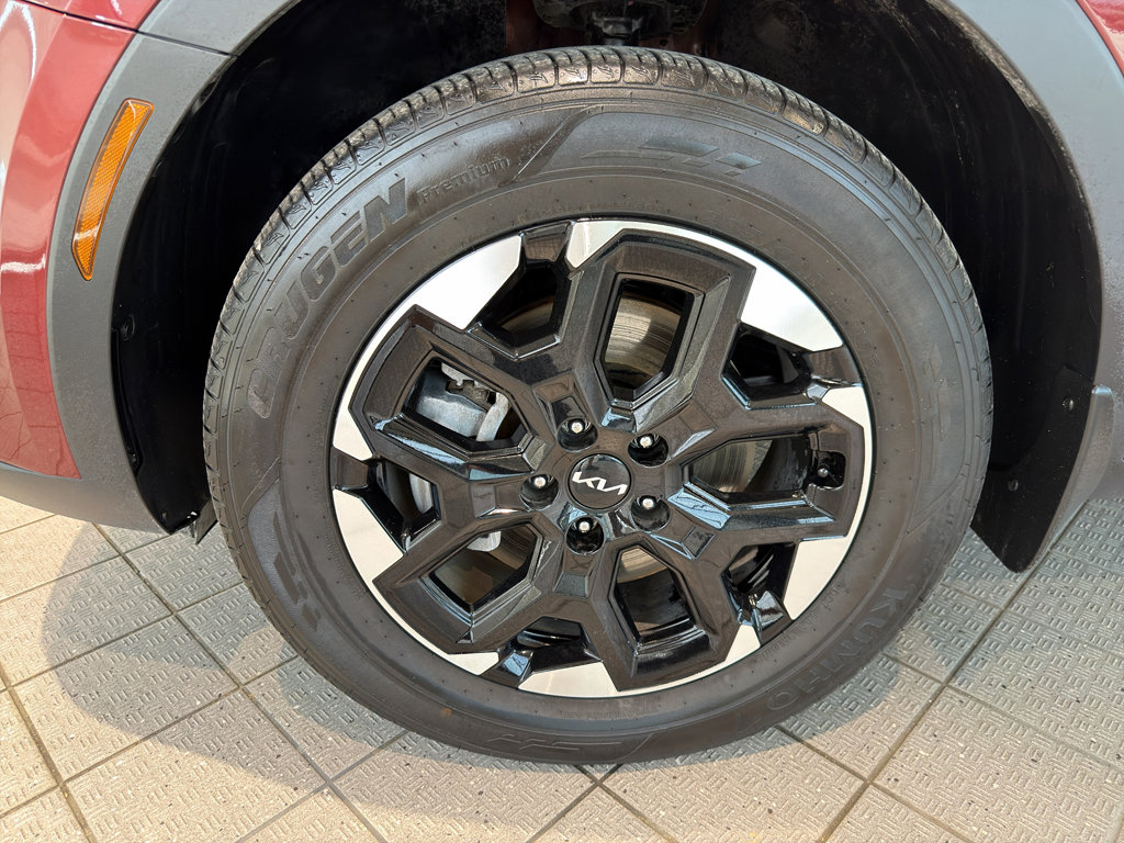 Certified 2025 Kia Sorento S AWD/4WD image 9