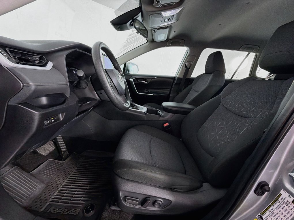 Used 2025 Toyota RAV4 XLE FWD image 12