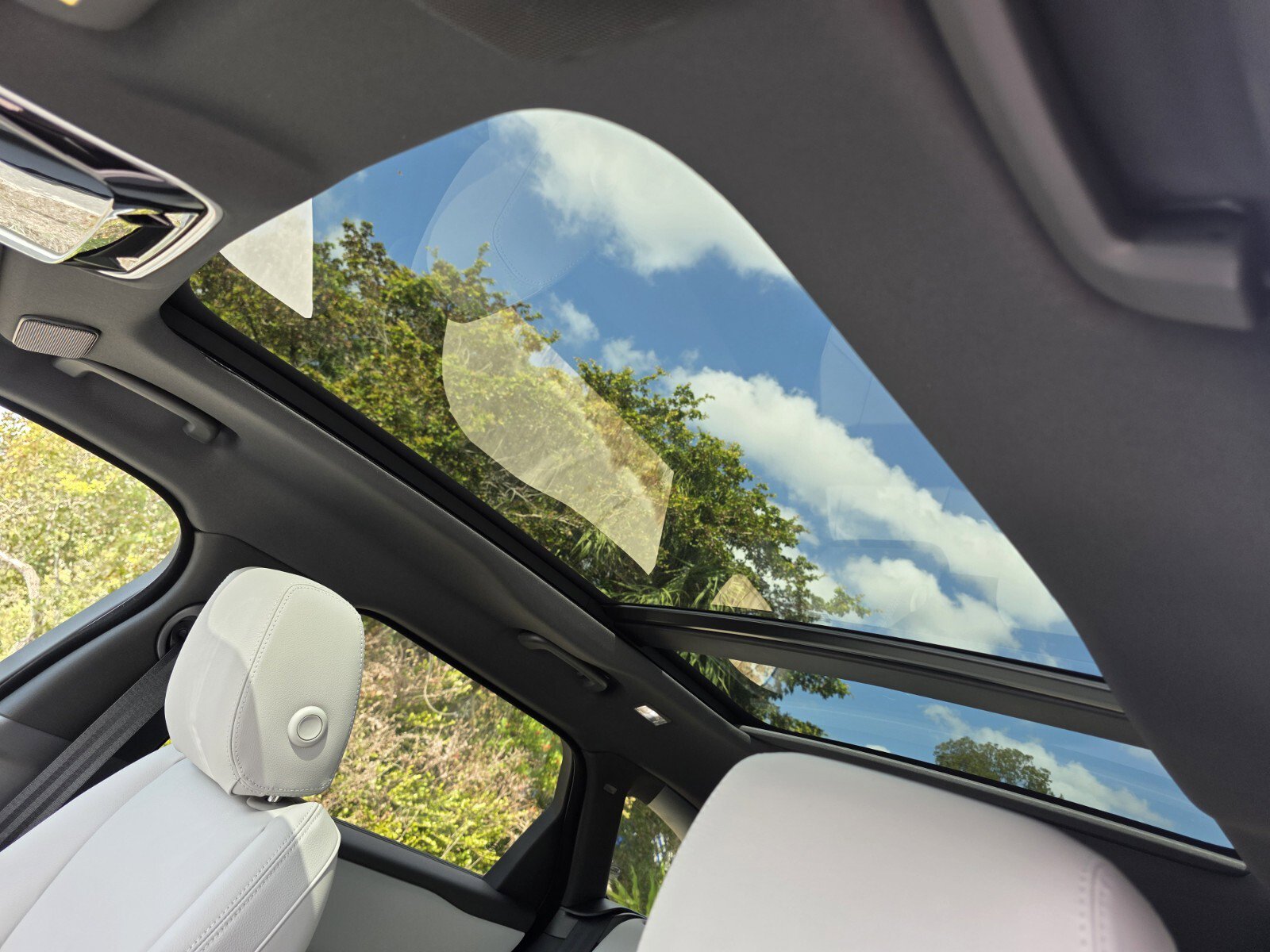 Used 2026 Land Rover Range Rover Velar Dynamic SE image 13