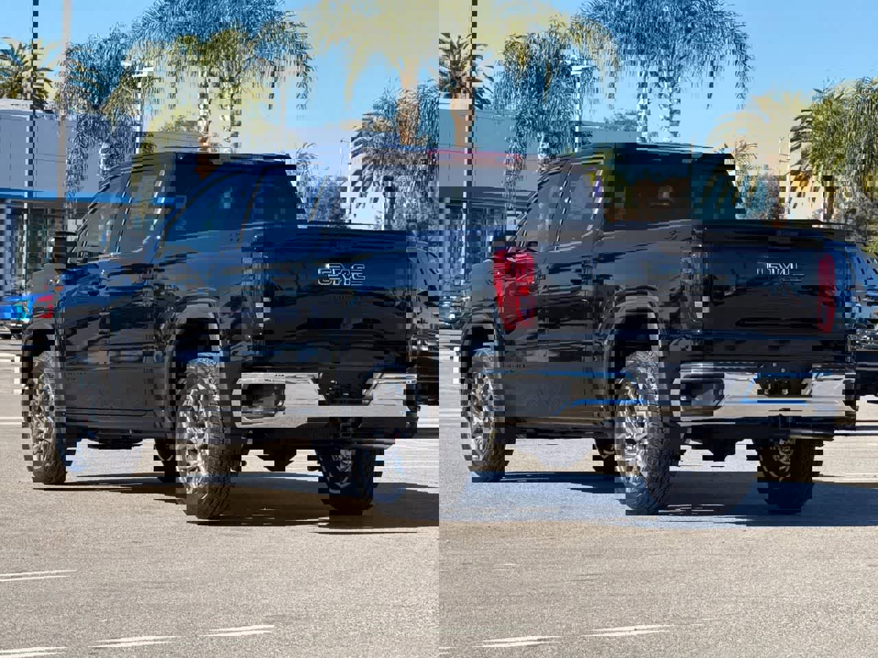 New 2026 GMC Sierra 1500 SLE w/ LPO, Black Badging Package image 11