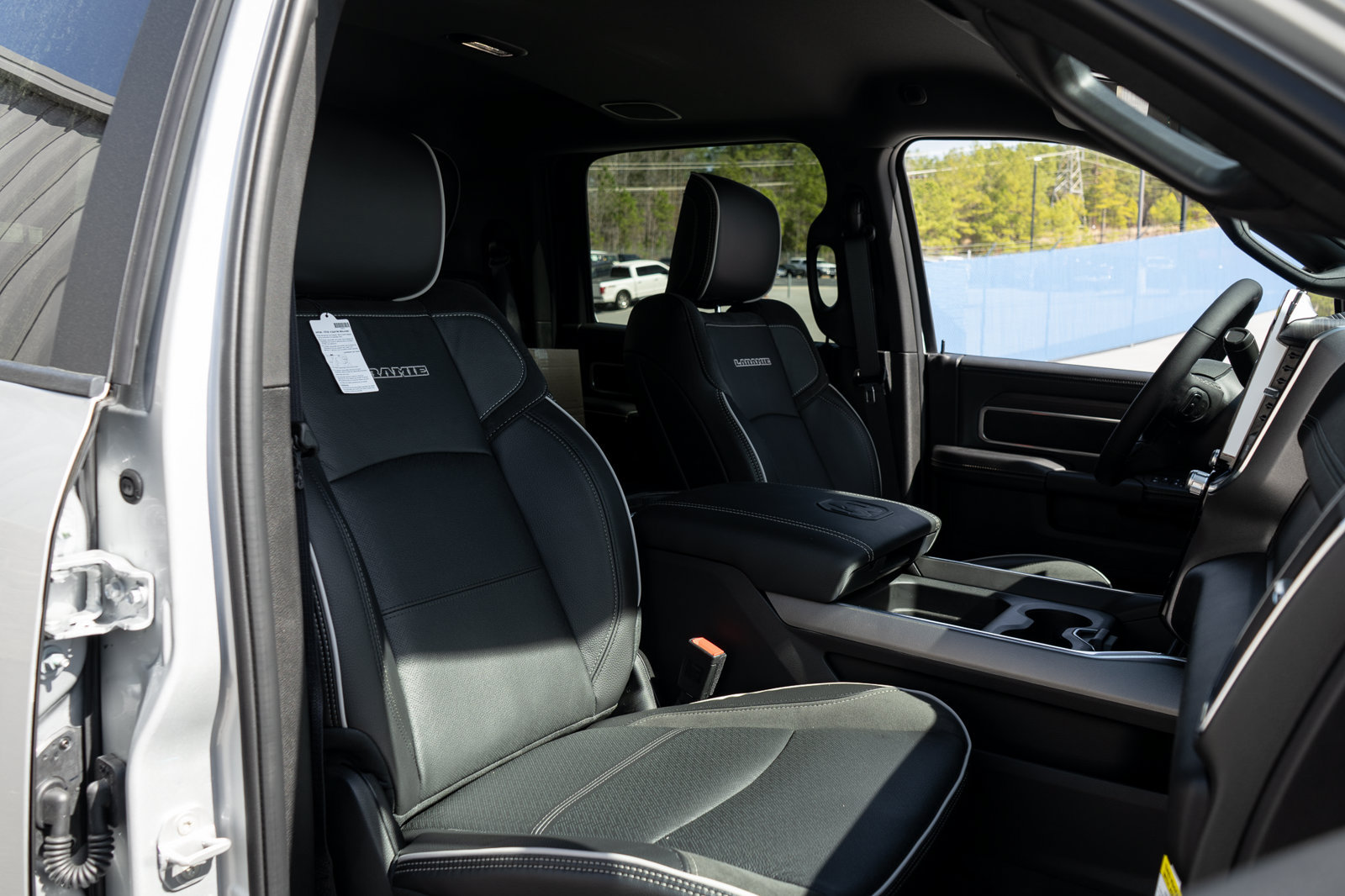 New 2026 RAM 2500 Laramie AWD/4WD image 22