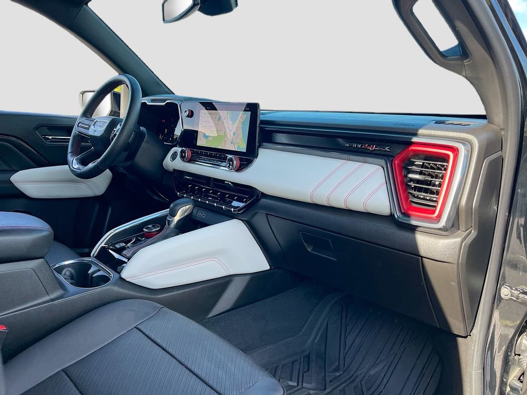 Used 2024 GMC Canyon AT4X image 29