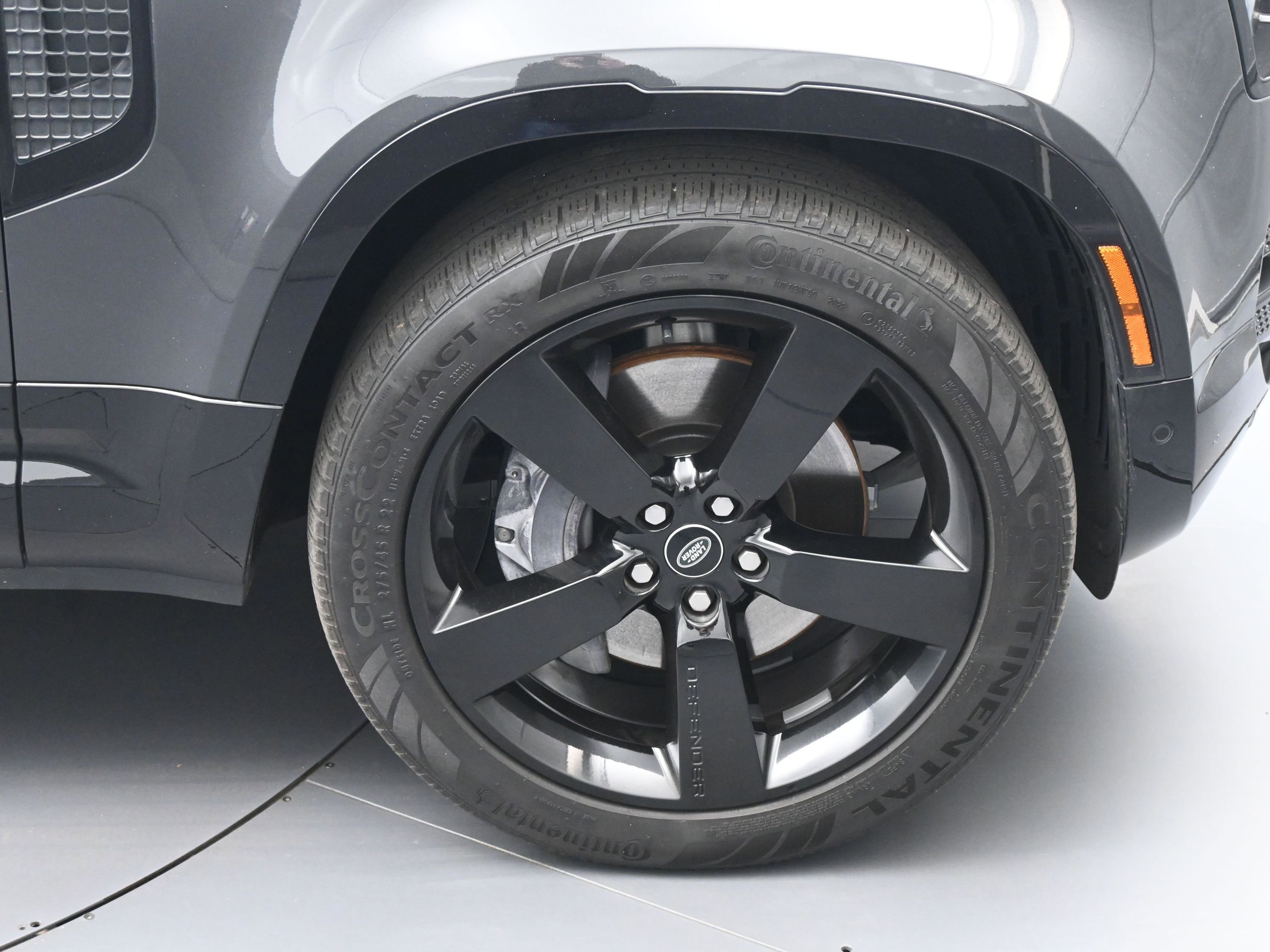 Used 2023 Land Rover Defender 110 X-Dynamic SE image 11