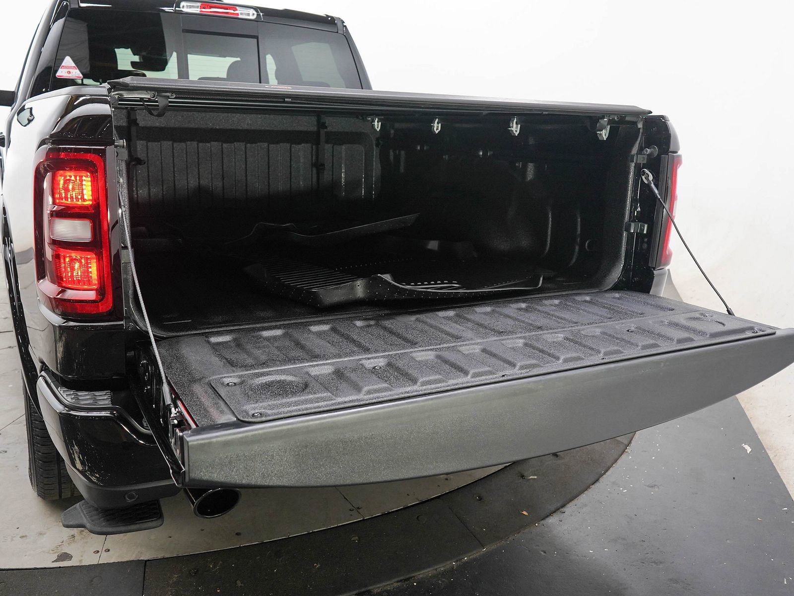Used 2025 RAM 1500 Big Horn AWD/4WD image 9