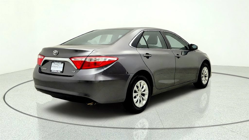 Used 2015 Toyota Camry LE FWD image 5