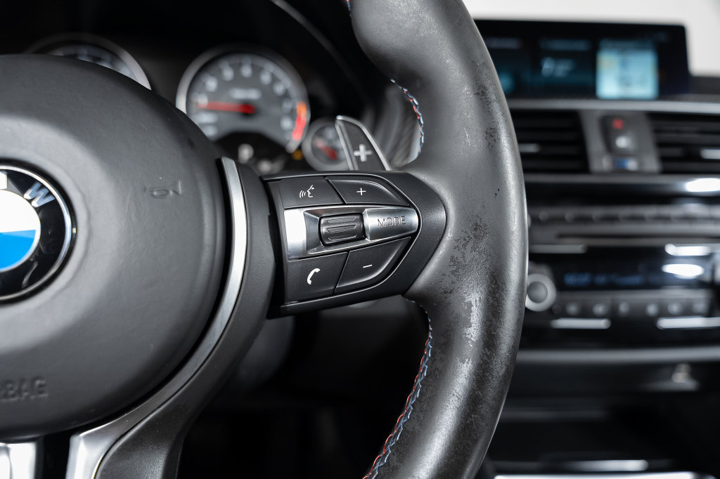 Used 2020 BMW M4 Convertible w/ Competition Package RWD image 28