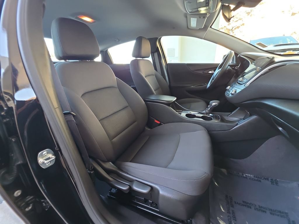 Used 2025 Chevrolet Malibu RS FWD image 29