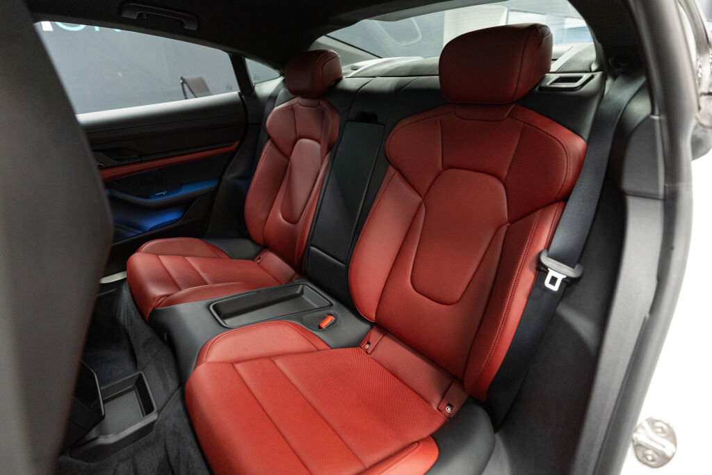 Used 2020 Porsche Taycan Turbo image 12