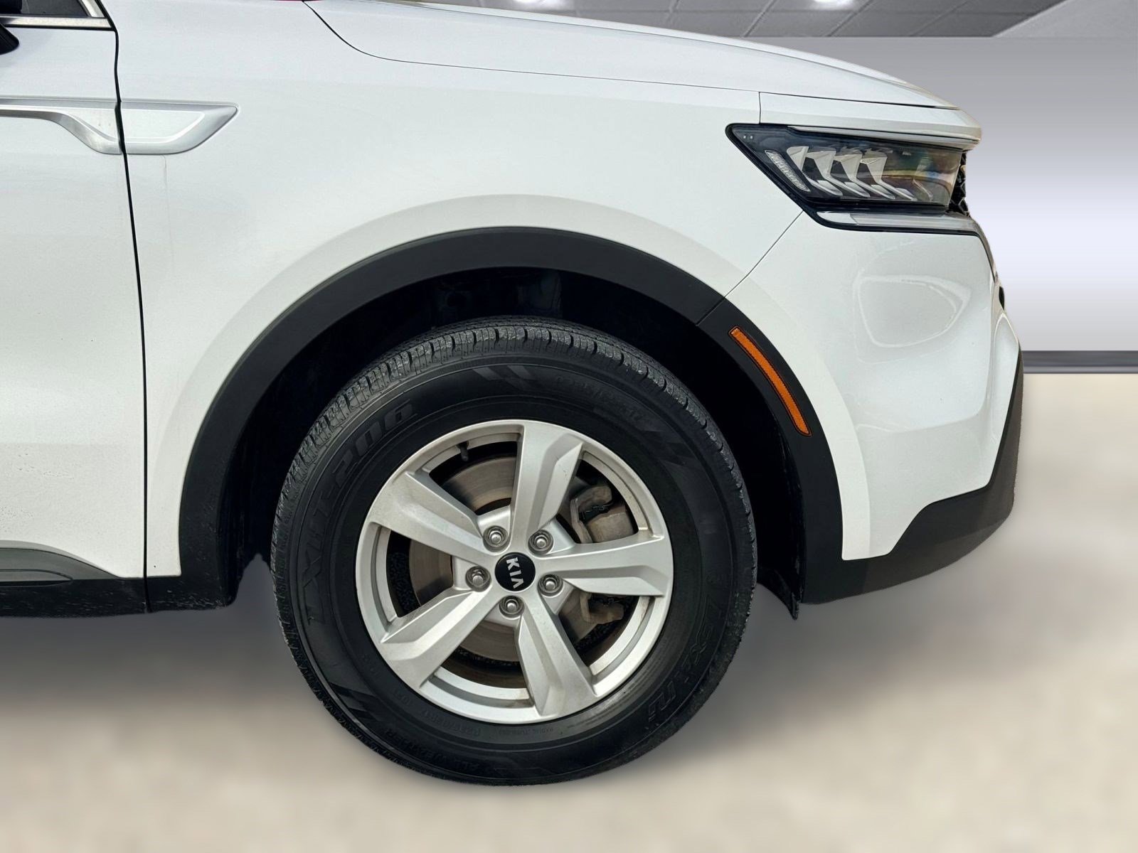 Used 2021 Kia Sorento LX image 9