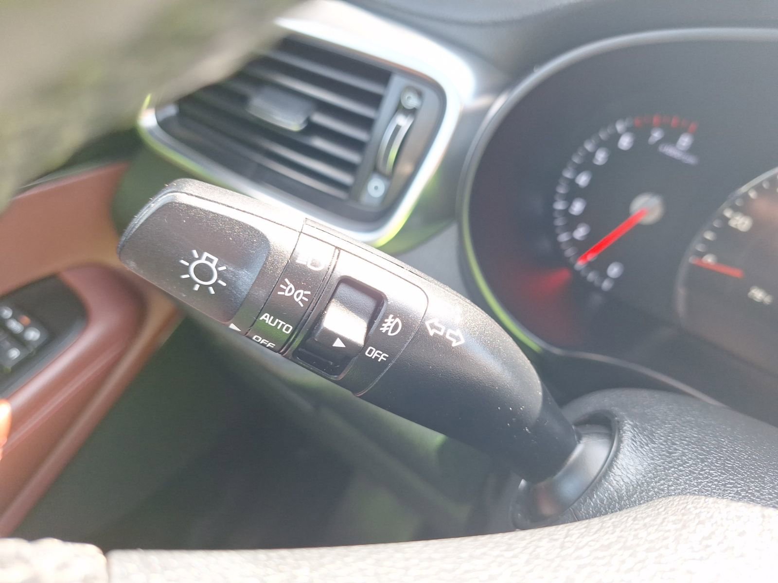 Used 2018 Kia Sorento SX image 23