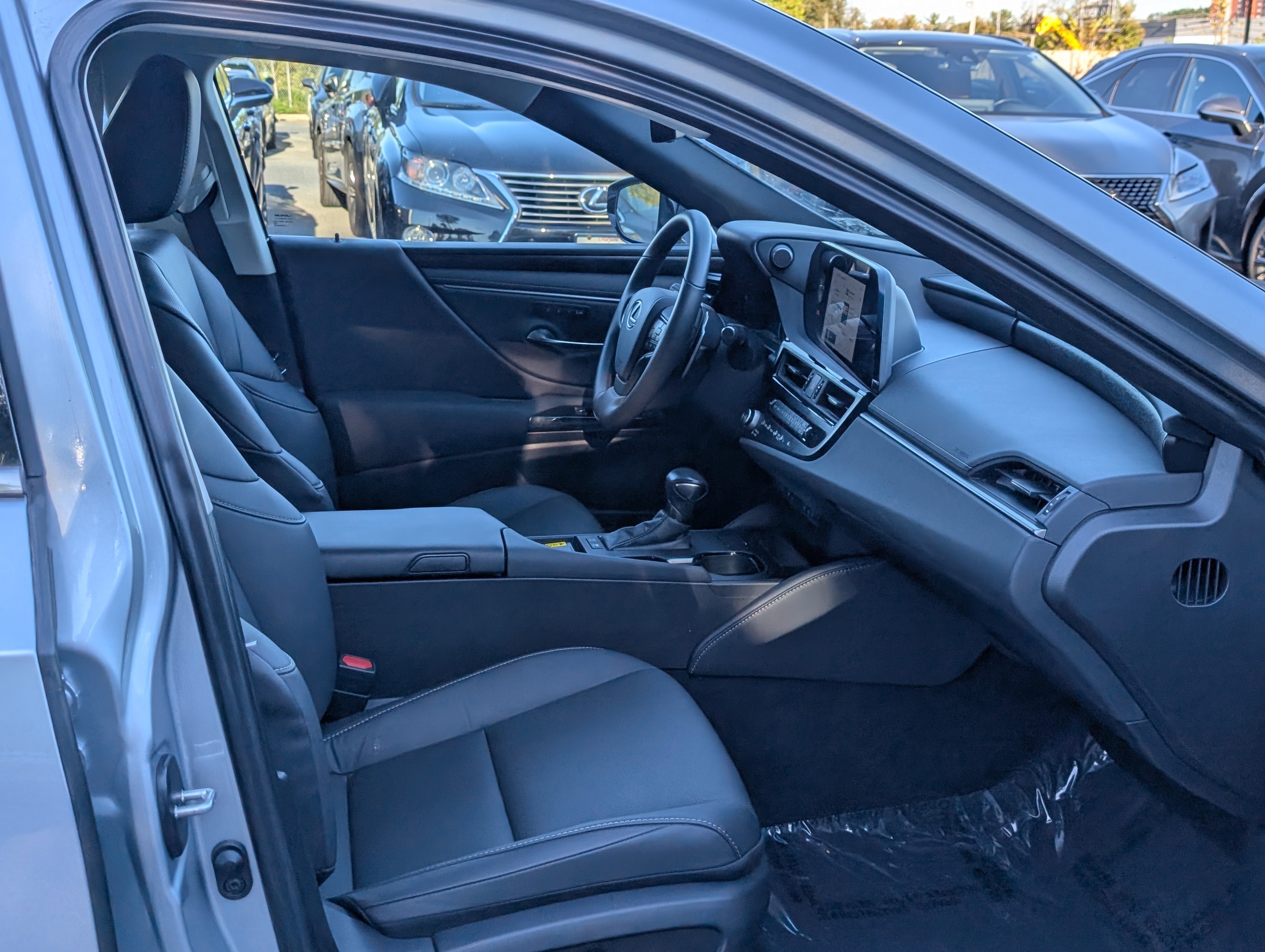 Certified 2024 Lexus ES 300h w/ Premium Package image 11