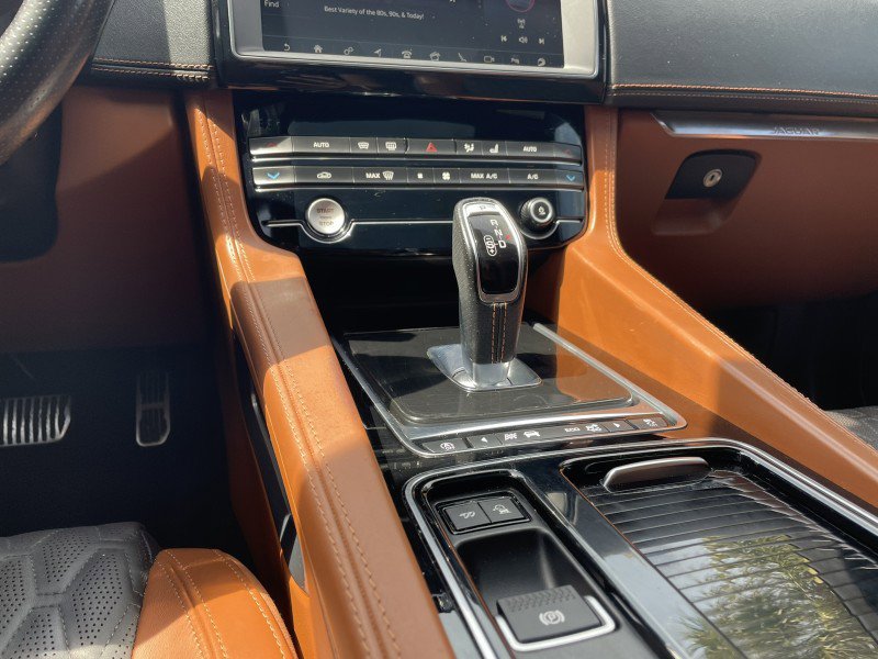 Used 2020 Jaguar F-PACE SVR image 22