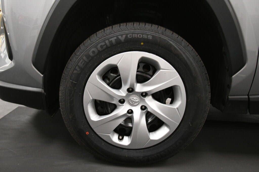 Certified 2025 Toyota RAV4 LE FWD image 31