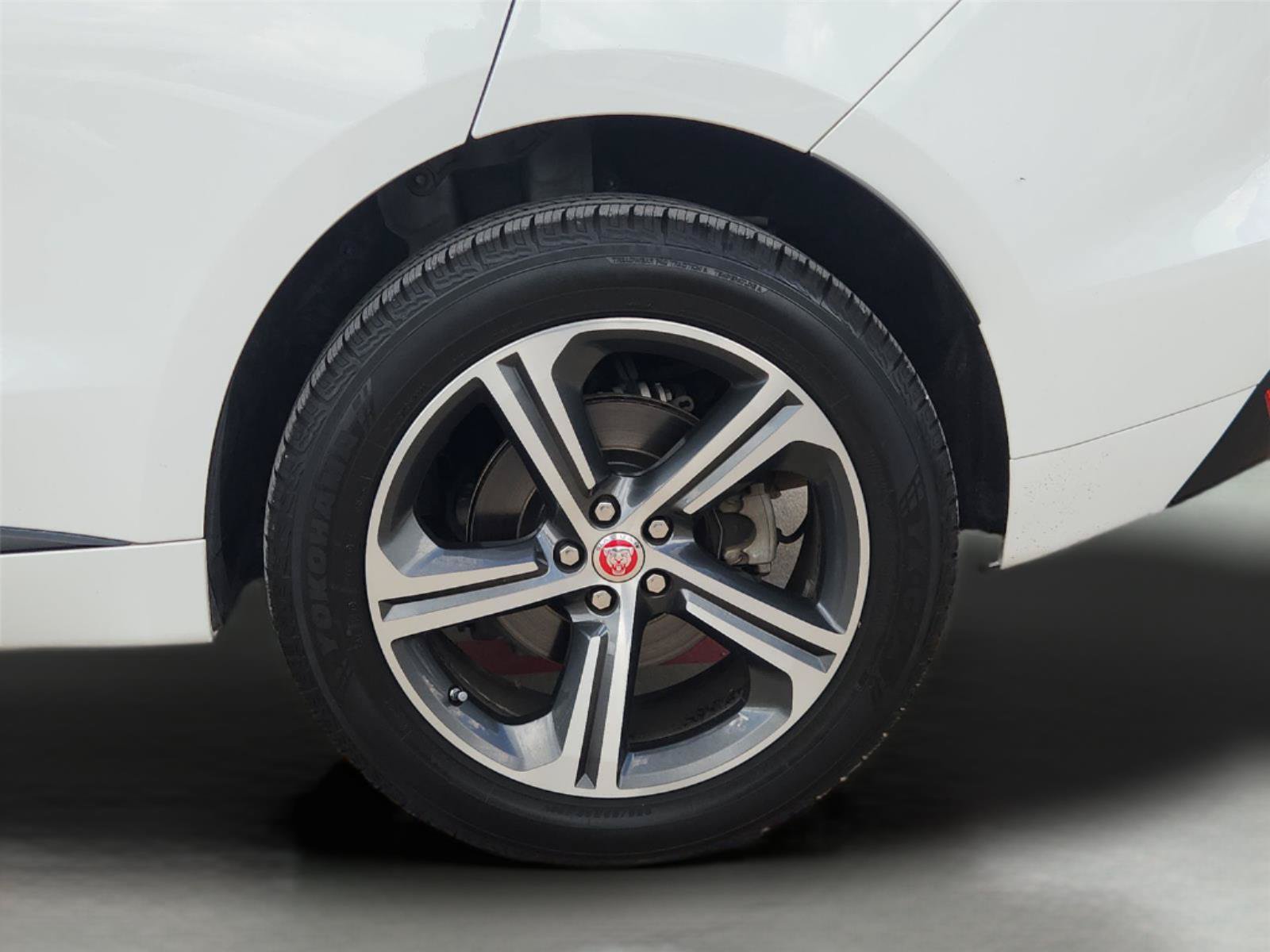 Used 2020 Jaguar F-PACE R-Sport AWD/4WD image 34