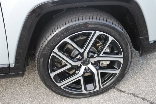 Used 2025 Jeep Compass Limited w/ Elite Group AWD/4WD image 36